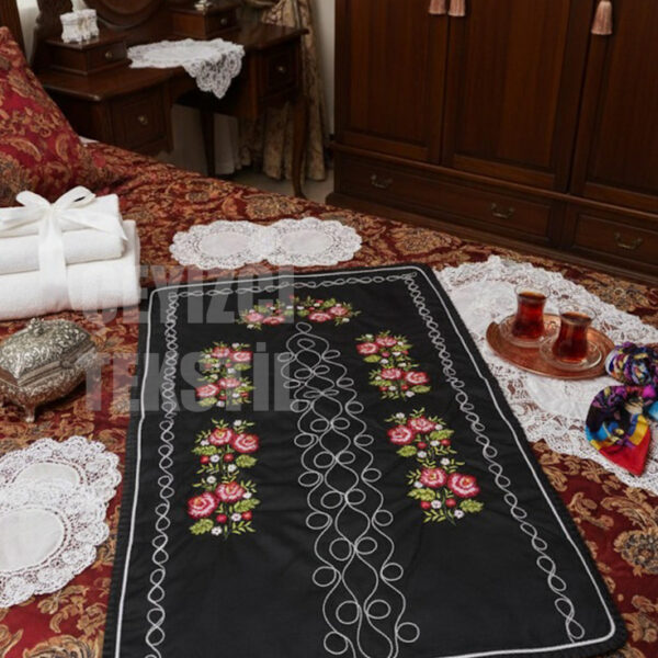 Kanaviçe Işlemeli Etamin Kumaş Tek Seccade - Siyah