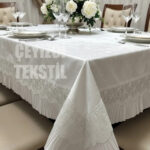 Dertsiz Kadife Tek Masa Örtüsü 160x220cm