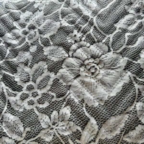 Gri Desenli Yatak Örtüsü